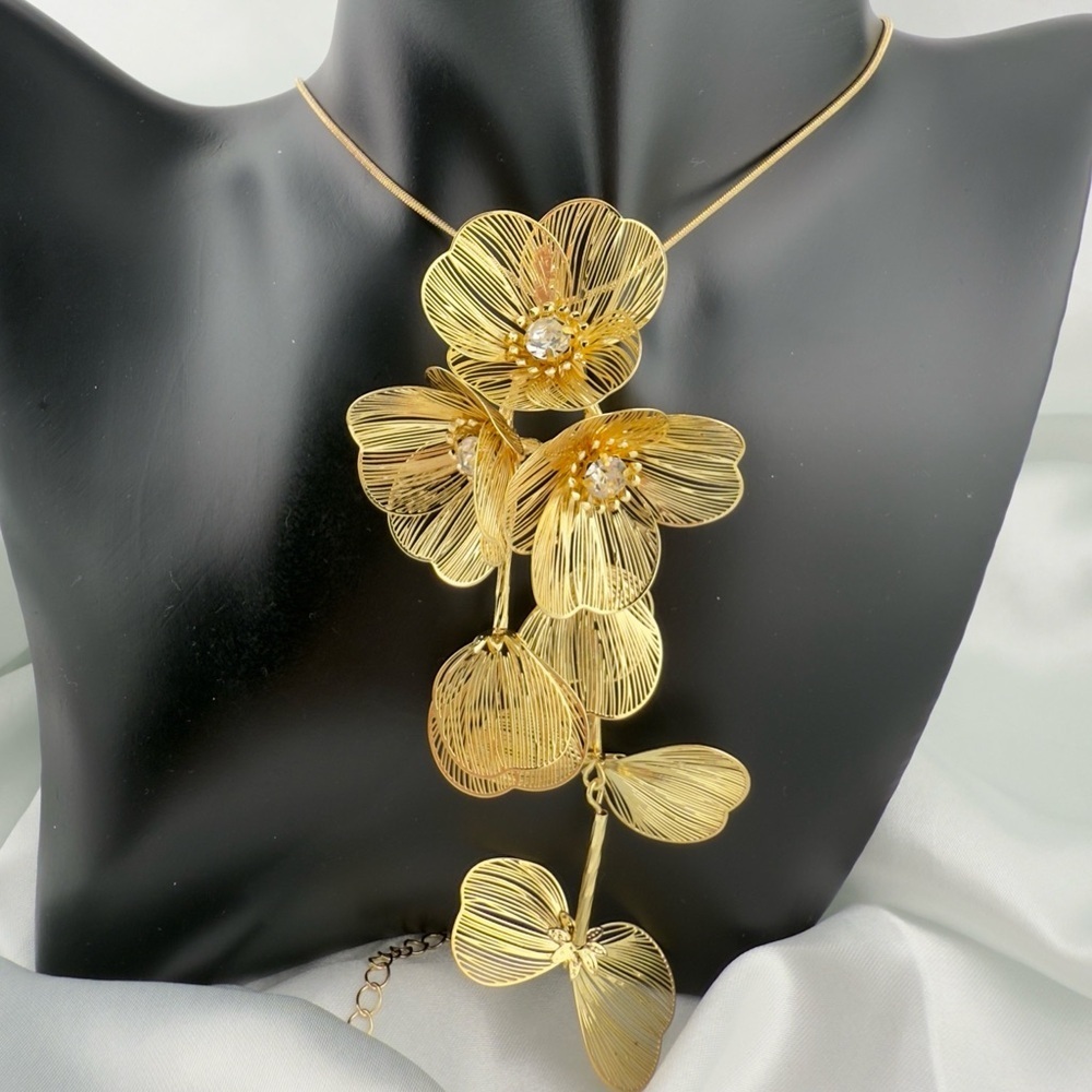 Zara famous Kate Gold Floral Necklace